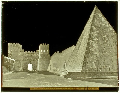 Roma - Porta S. Paolo con la Piramide di Caio Cestio - eretta 12 anni a. C.