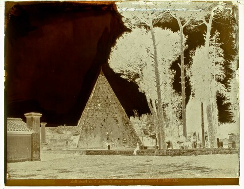 Roma - Piramide di Caio Cestio - eretta 12 anni a. C. da Ponzio Mela.