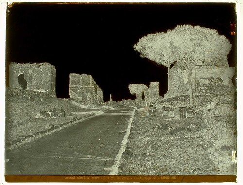 Roma - Via Appia Antica - eretta nel 312 a. C. - avanzi di Tombe Romane.