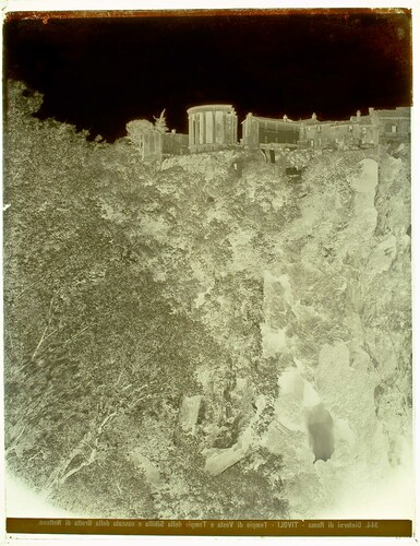 Dintorni di Roma - Tivoli - Tempio di Vesta e Tempio della Sibilla e cascata della Grotta di Nettuno.