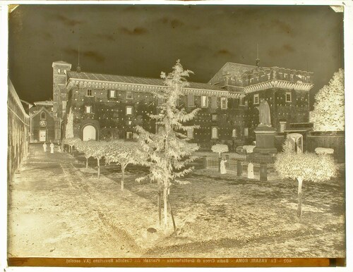 Badia Greca di Grottaferrata - Piazzale del Castello Roveriano (XV secolo).