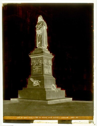 Roma - Monumento a Giordano Bruno, bruciato nel 1599 in Piazza Campo dei Fiori