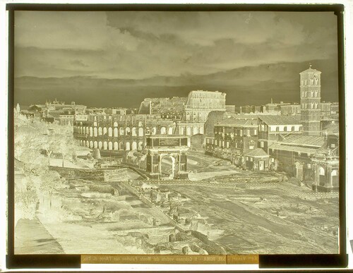 Roma - Il Colosseo veduto dal Monte Palatino con l'Arco di Tito.