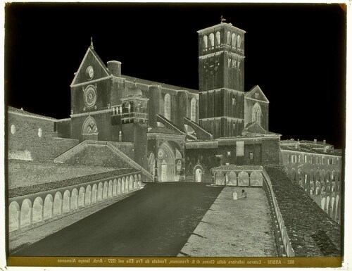 Assisi - Esterno inferiore della Chiesa di S. Francesco, Fondata da Fra Elia nel 1227 - Arch Iacopo Alemanno