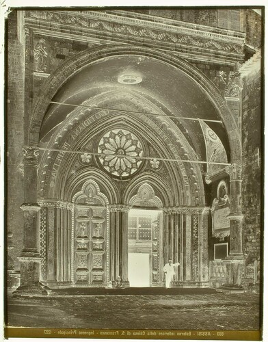 Assisi - Esterno inferiore della Chiesa di S. francesco - Ingresso principale - 1227