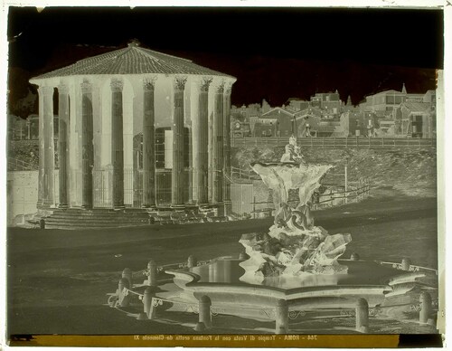 Roma - Tempio di vesta con la Fontana eretta da Clemente XI