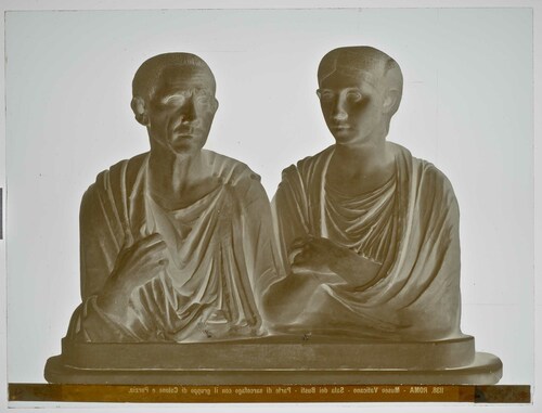 Roma - Museo Vaticano - Sala dei Busti - Parte di sarcofago con il gruppo di Catone e Porzia