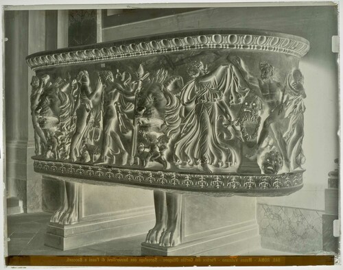 Roma - Museo Vaticano - Portico del Cortile Ottagono - Sarcofago con bassorilievi di Fauni e Baccanti