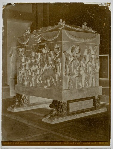 Roma - Museo Vaticano - Sala a Croce Greca - Sarcofago di Porfido ove racchiudeva S. Costanza figlia di Costantino