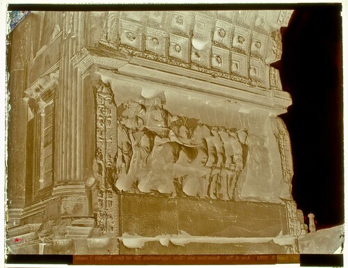 Roma - Arco di Tito - Bassorilievo sotto l'Arco, rappresentante Tito sul Carro Trionfale (I secolo).