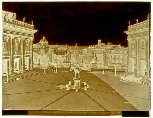 Roma - Piazza del Campidoglio, visto dallo Scalone del Palazzo Senatorio.