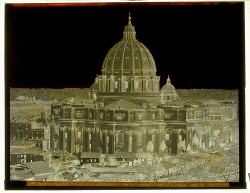Roma - Basilica di S. Pietro in Vaticano - Parte posteriore della Basilica con la Cupola di Michelangelo (eretta nel 1541).