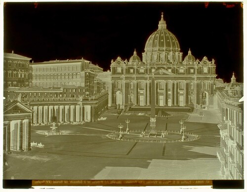 Roma - Basilica di S. Pietro in Vaticano - La Facciata - costruita dal Maderno ed il Colonnato dal Bernini (XVI Secolo).