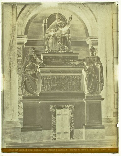 Roma - Basilica di S. Pietro in Vaticano - Monumento a Gregorio XVI, Cappellari (opera di Amici, XIX Secolo).