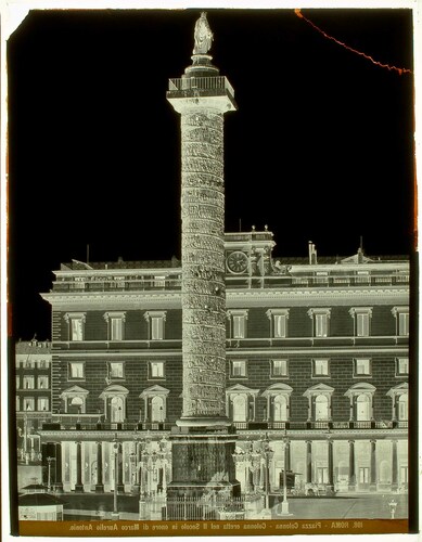 Roma - Piazza Colonna - Colonna eretta nel II Secolo in onore di Marco Aurelio Antonio.