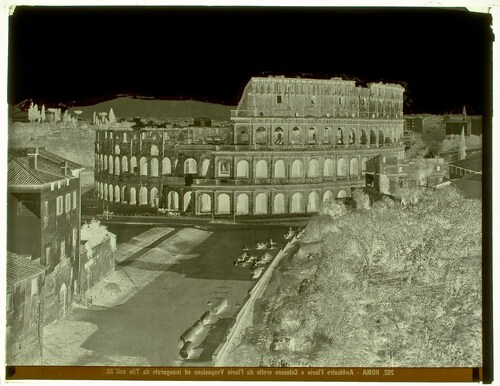 Roma - Anfiteatro Flavio o Colosseo eretto da Flavio Vespasiano ed inaugurato da Tito nell'80.