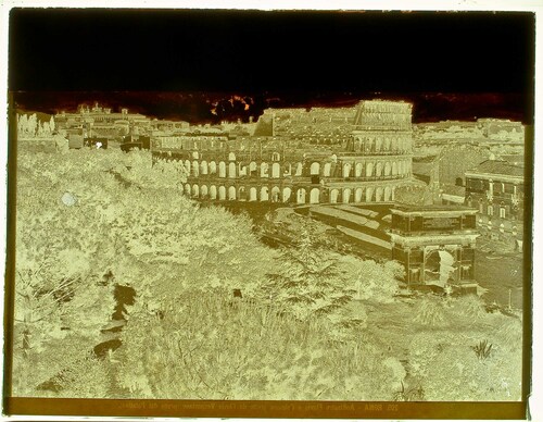 Roma - Anfiteatro Flavio o Colosseo eretto da Flavio Vespasiano (preso dal Palatino).