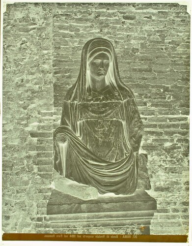 Roma - Busto di Vestale scoperto nel 1884 nel Foro Romano.