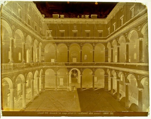 Roma - Palazzo della Cancelleria - Il Cortile, opera del Bramante (XVI Secolo).