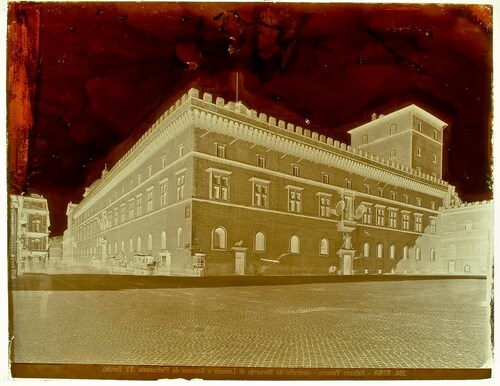 Roma - Palazzo Venezia - Costruito da Bernardo di Lorenzo e Giacomo da Pietrasanta (XV Secolo).