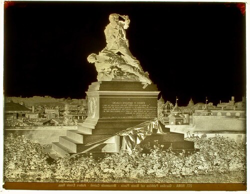 Roma - Giardino Pubblico sul Monte Pincio - Monumento Cairoli - Autore Ercole Rosa.