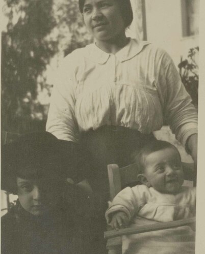 Donna con Adriano e Lucio Cambellotti