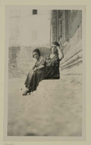 Maria Capobianco con un'altra donna