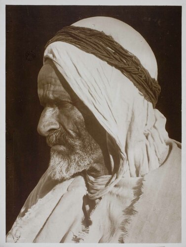 Ritratto d'uomo  in costume arabo