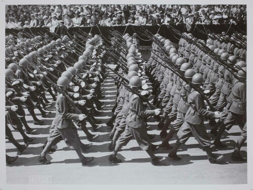 Parata militare di fanteria ai Fori Imperiali