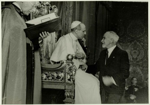 Papa Pio XII riceve una personalit�