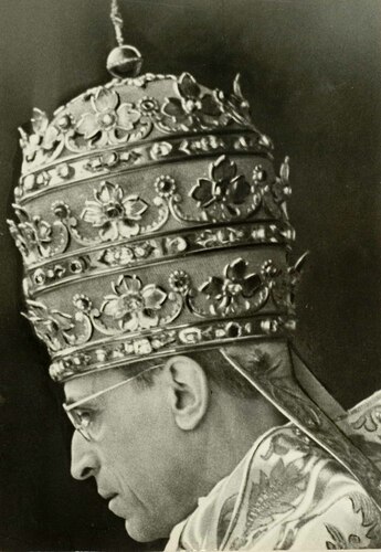 Papa Pio XII con la tiara