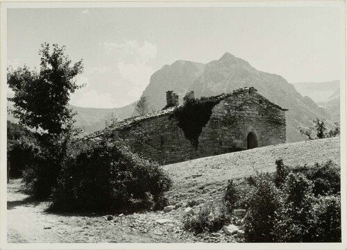 Ussita. Chiesetta del 300. In fondo Monte Bove q. 2040