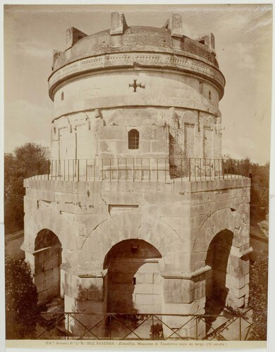 RAVENNA - Emilia. Mausoleo di Teodorico visto da Tergo. (VI secolo.)