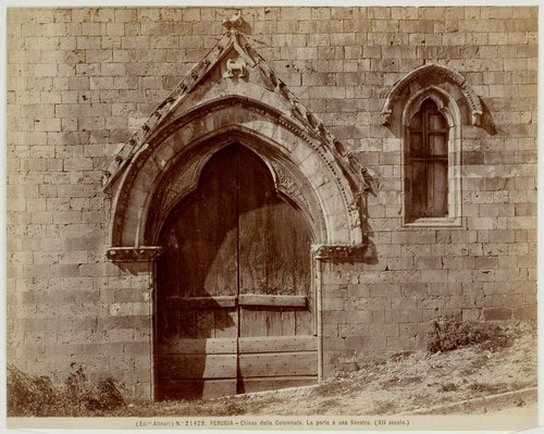 PERUGIA - Chiesa della Colombata. La porta e una finestra. (XII secolo.)