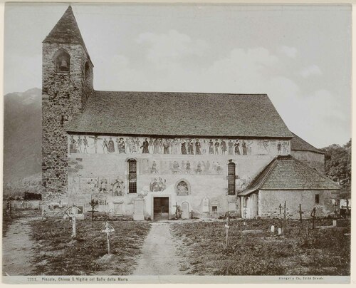 Pinzolo, Chiesa di S. Vigilio col  Ballo della Morte