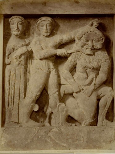 PALERMO. Museo civico. Perseo che uccide Medusa. Metope di Selinunte (...)
