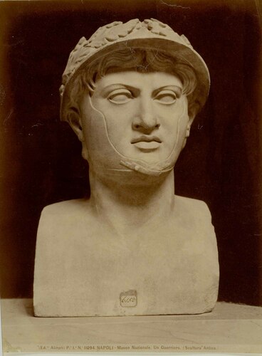 NAPOLI - Museo Nazionale. Un guerriero. (Scultura Antica.)