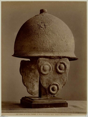 FIRENZE - R. Museo Archeologico. Casco (Campo di Battaglia di Cannes)