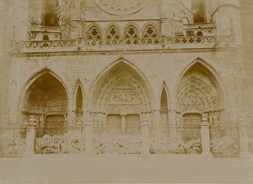 Catedrale de LEON. Detalle inferior de la portada principal