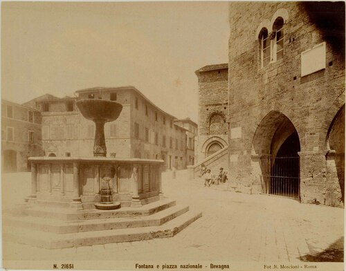 Fontana e piazza nazionale - Bevagna
