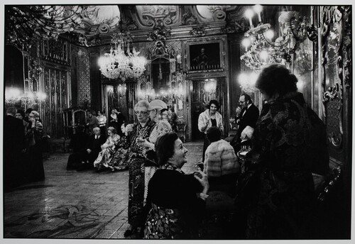 Palermo, 1976. Ricevimento per la nobiltà a Palazzo Ganci. Qui il regista Luchino Visconti, nel 1963, gira la famosa scena del ballo nel film 