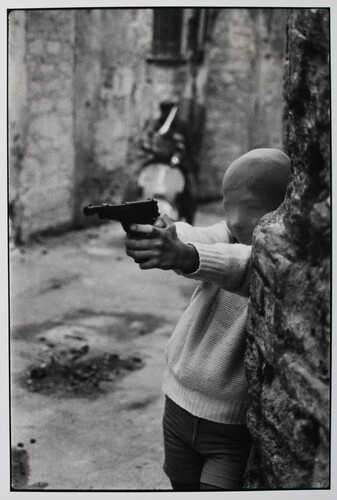 Palermo, 1982. Quartiere Albergheria, vicino alla Chiesa di Santa Chiara. Il gioco del killer.